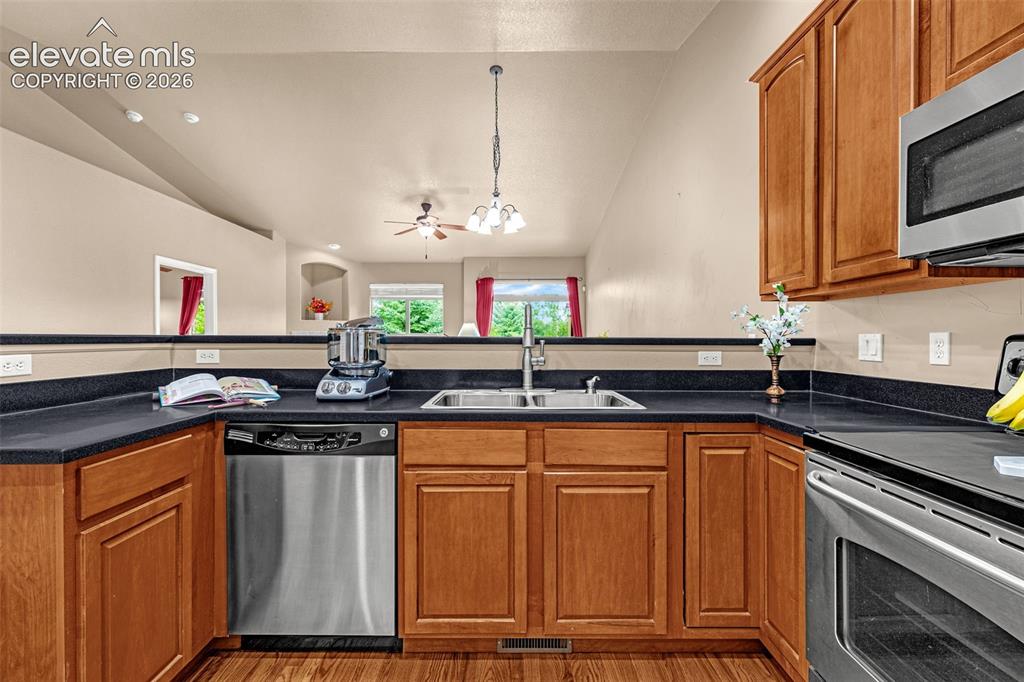Image 16 of 48: Kitchen