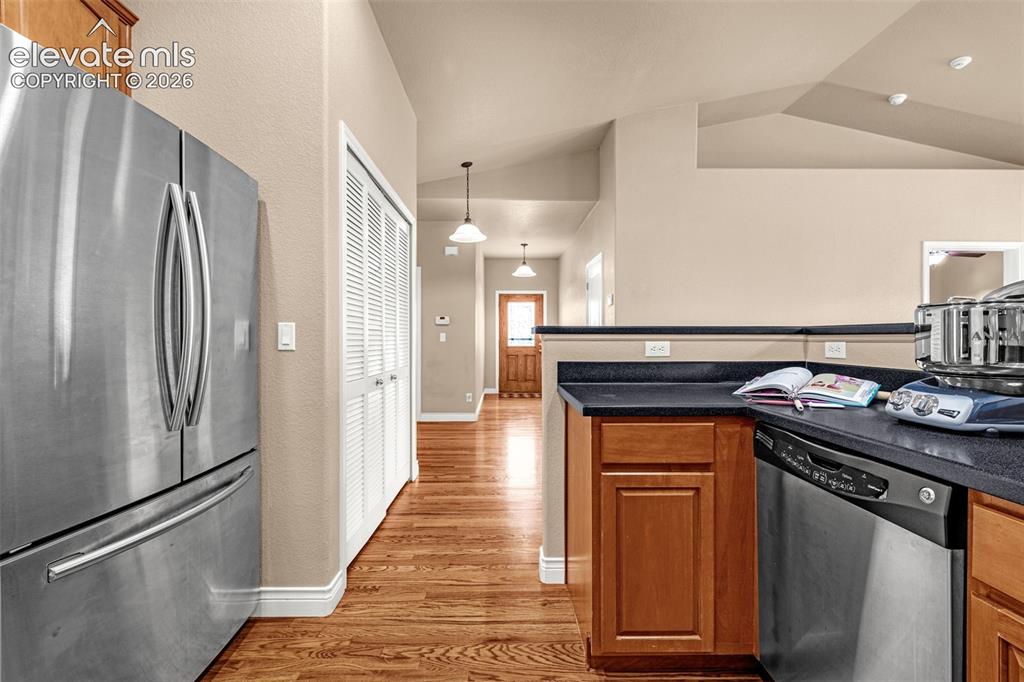 Image 17 of 48: Kitchen