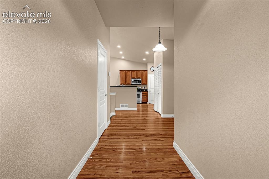 Image 9 of 48: Entry