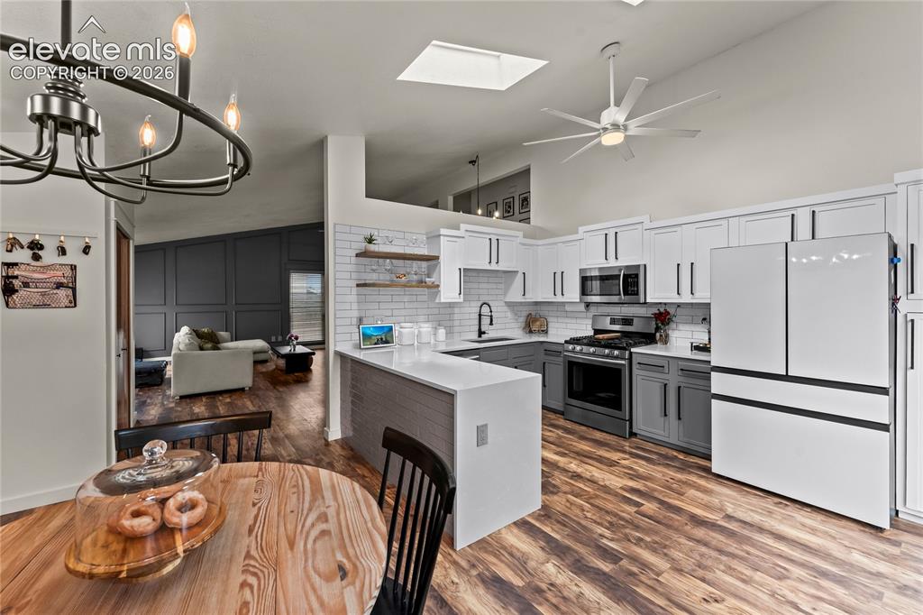 Image 12 of 43: Kitchen