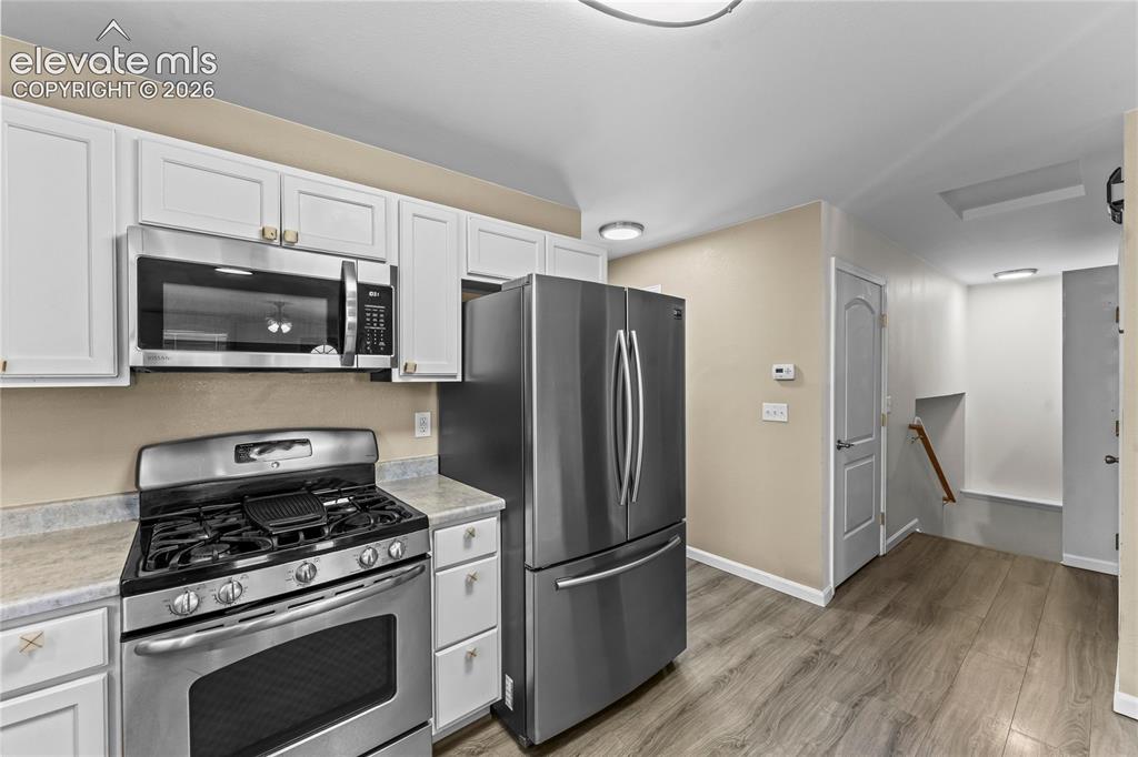 Image 10 of 35: Kitchen