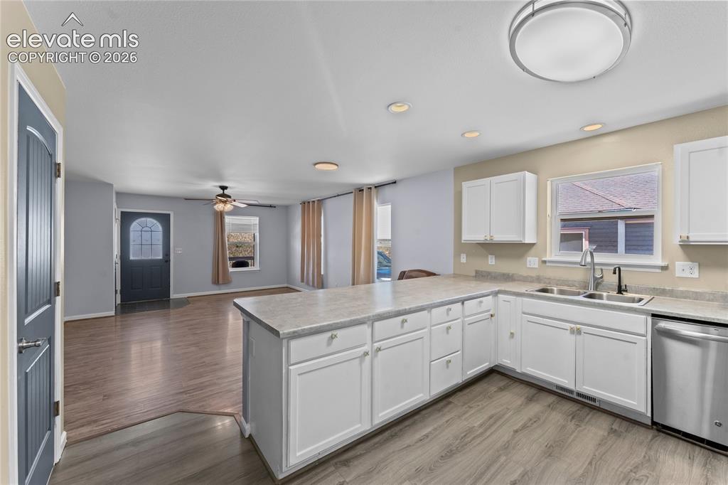 Image 16 of 35: Kitchen
