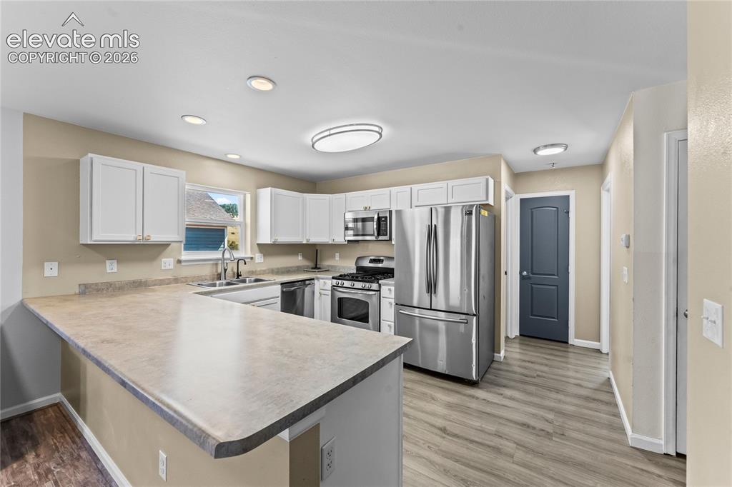 Image 6 of 35: Kitchen