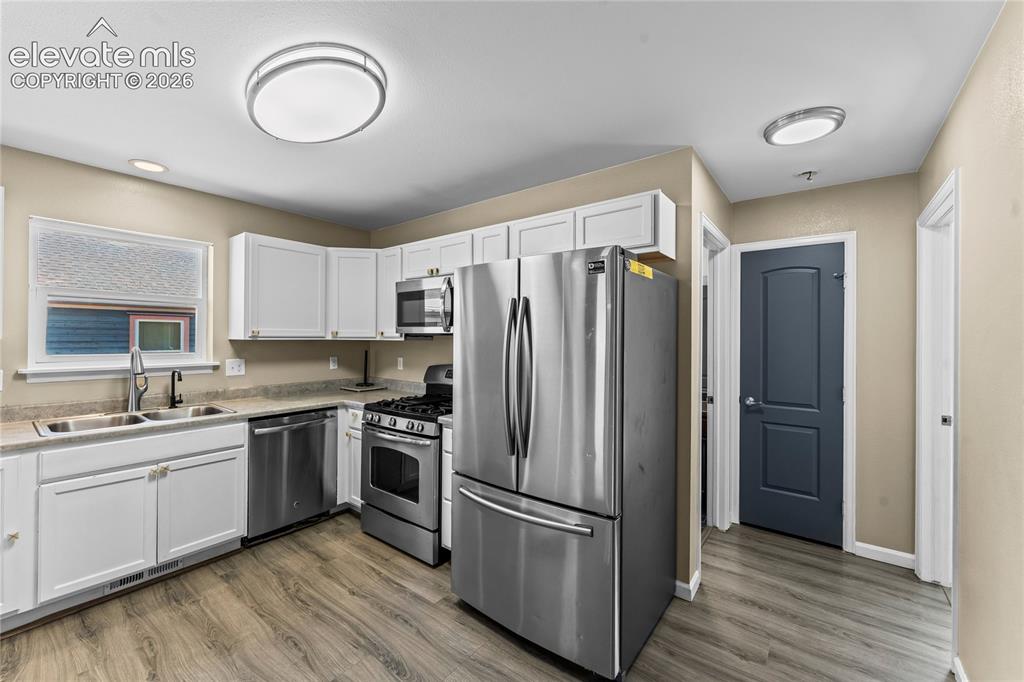 Image 8 of 35: Kitchen