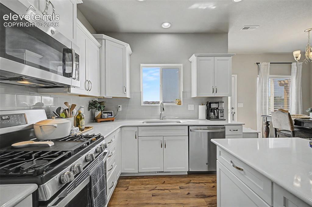 Image 10 of 43: Kitchen