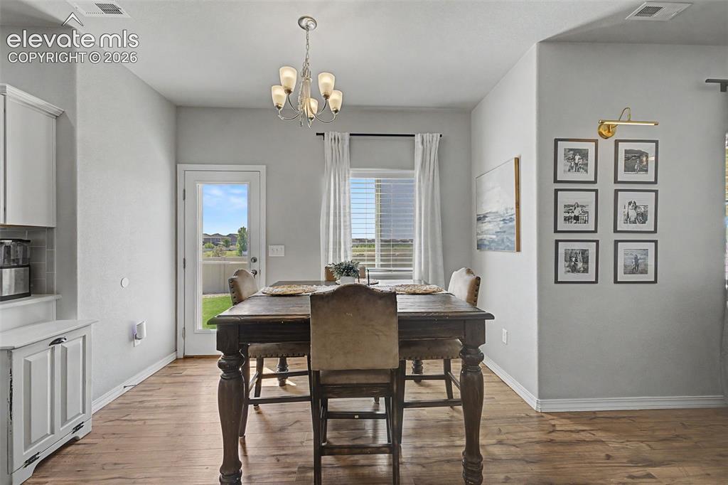 Image 12 of 43: Dining Area