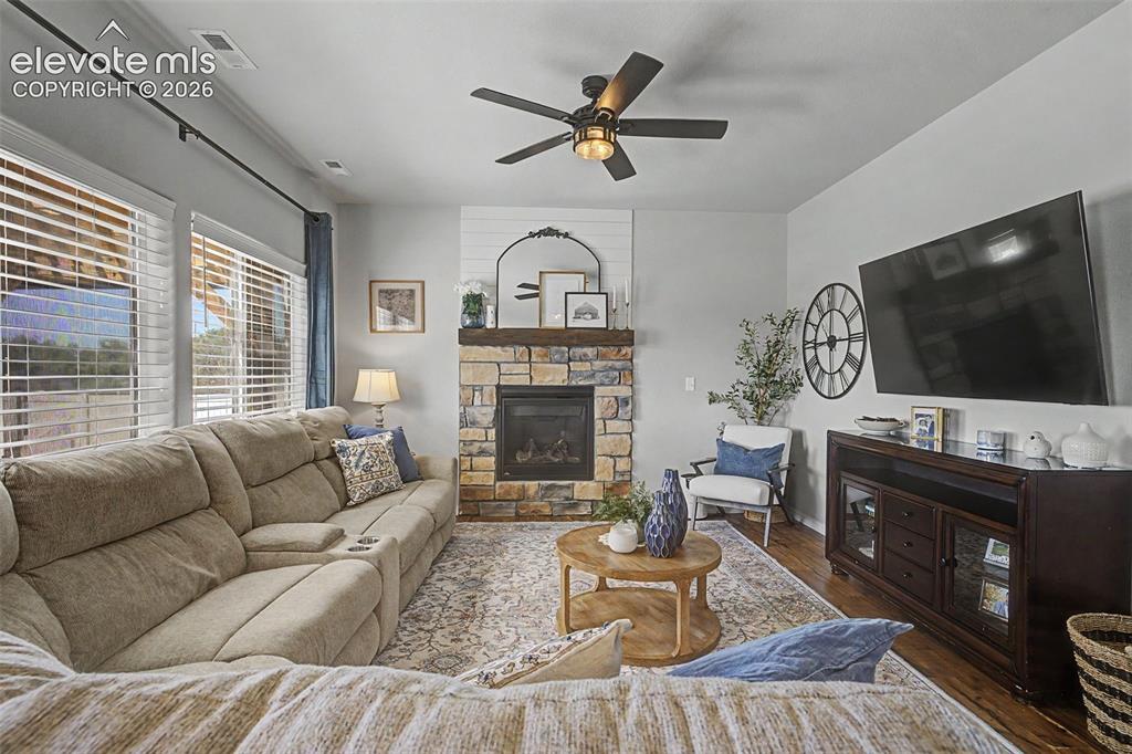 Image 15 of 43: Living Room
