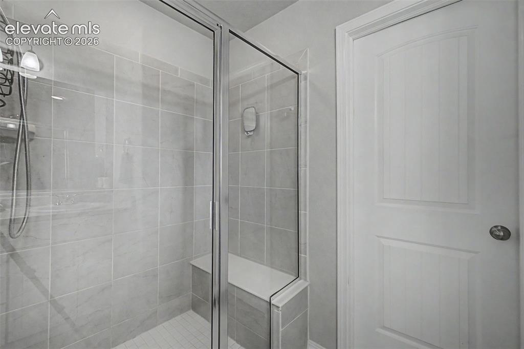 Image 24 of 43: Bathroom