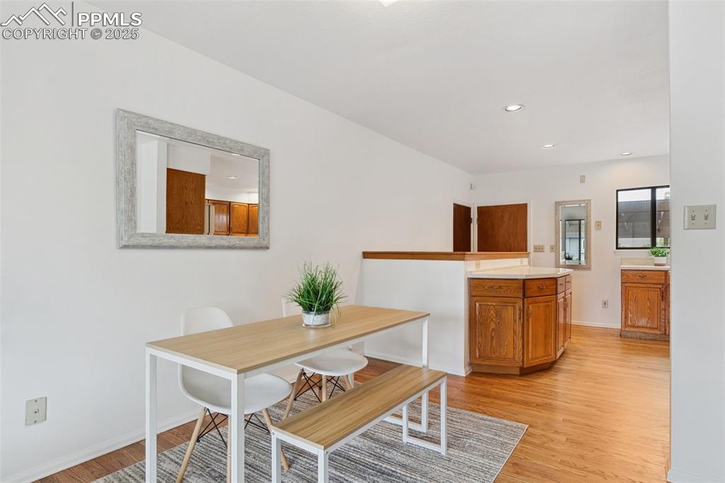 Image 11 of 46: Dining Area