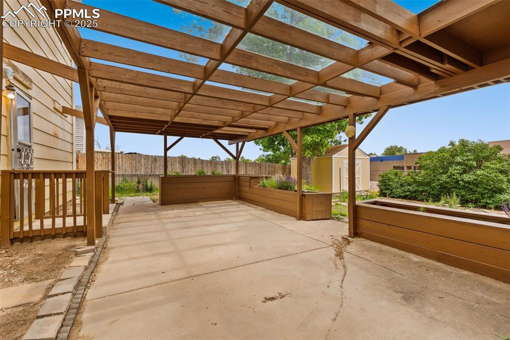 Image 43 of 46: Patio
