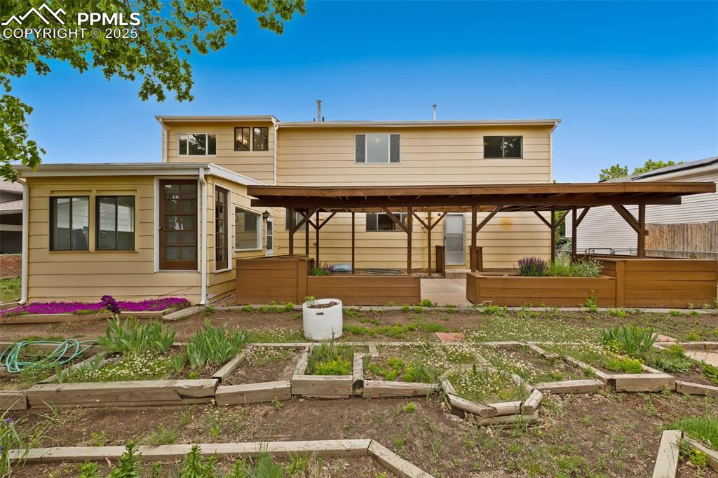 Image 45 of 46: Back of Structure