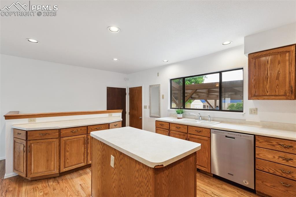Image 6 of 46: Kitchen