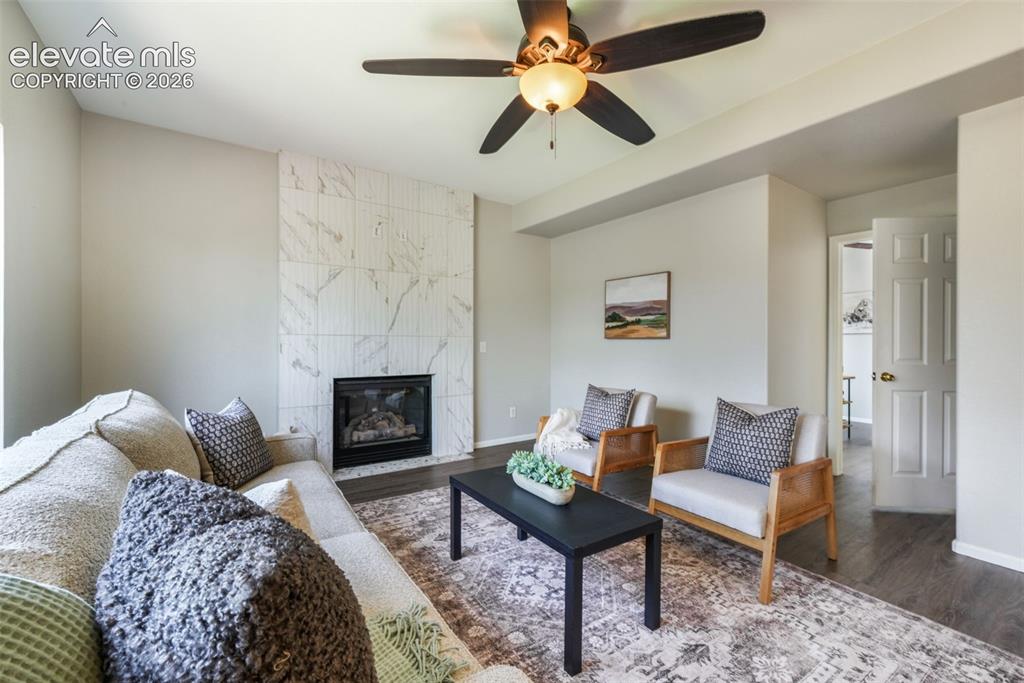 Image 9 of 50: Living Room