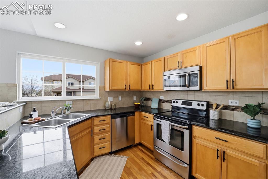 Image 13 of 44: Kitchen