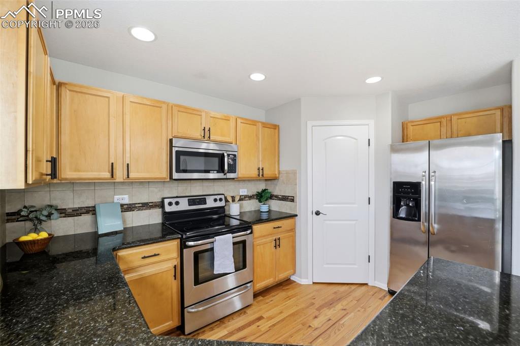 Image 15 of 44: Kitchen