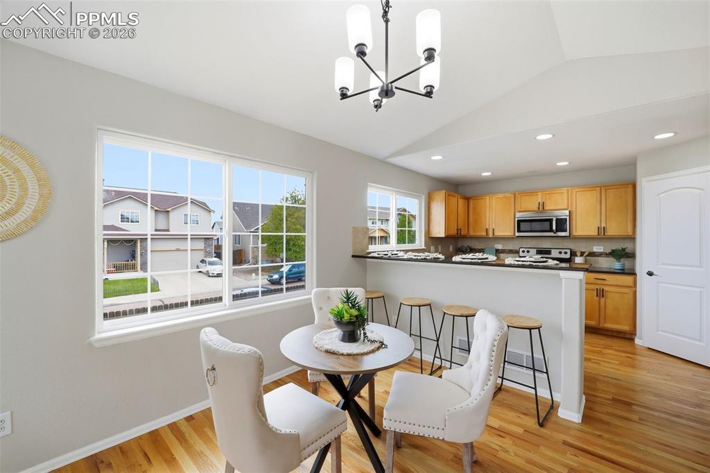 Image 9 of 44: Dining Area