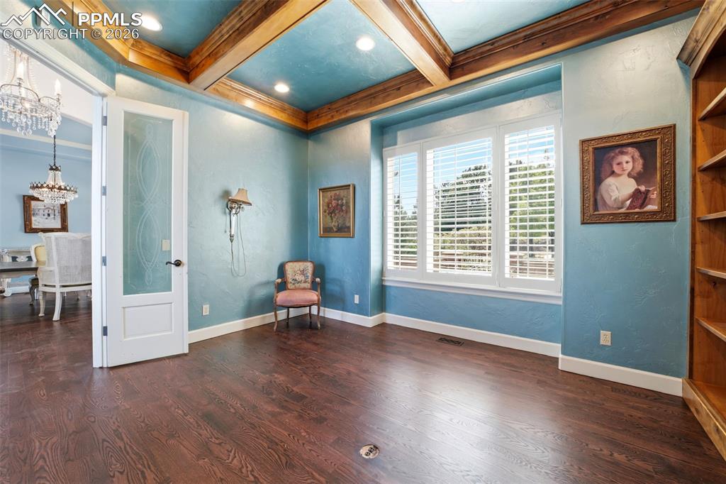 Image 24 of 49: Sitting Room