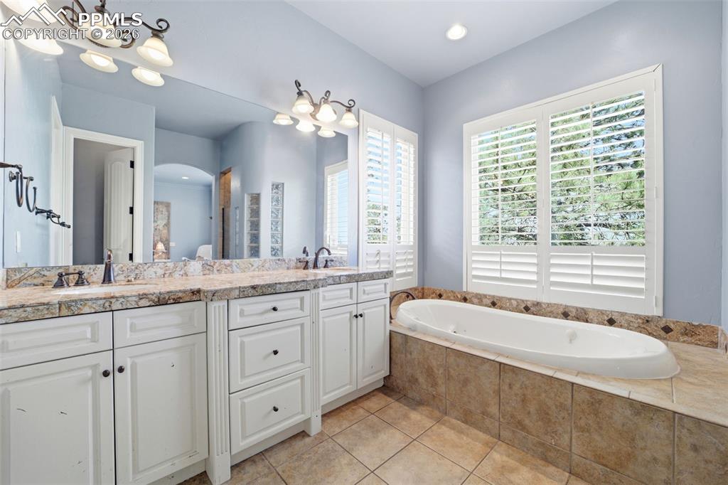 Image 31 of 49: Bathroom