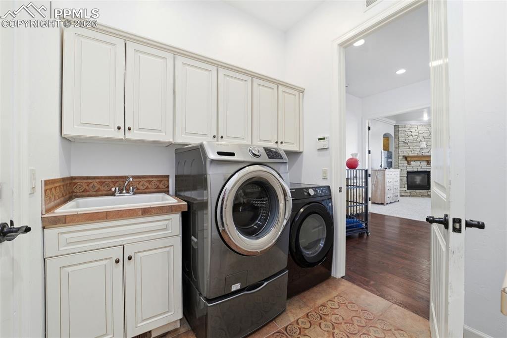 Image 33 of 49: Laundry