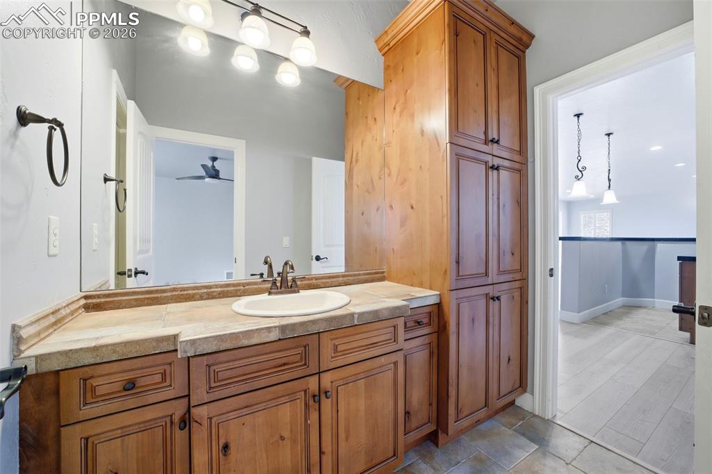 Image 38 of 49: Bathroom