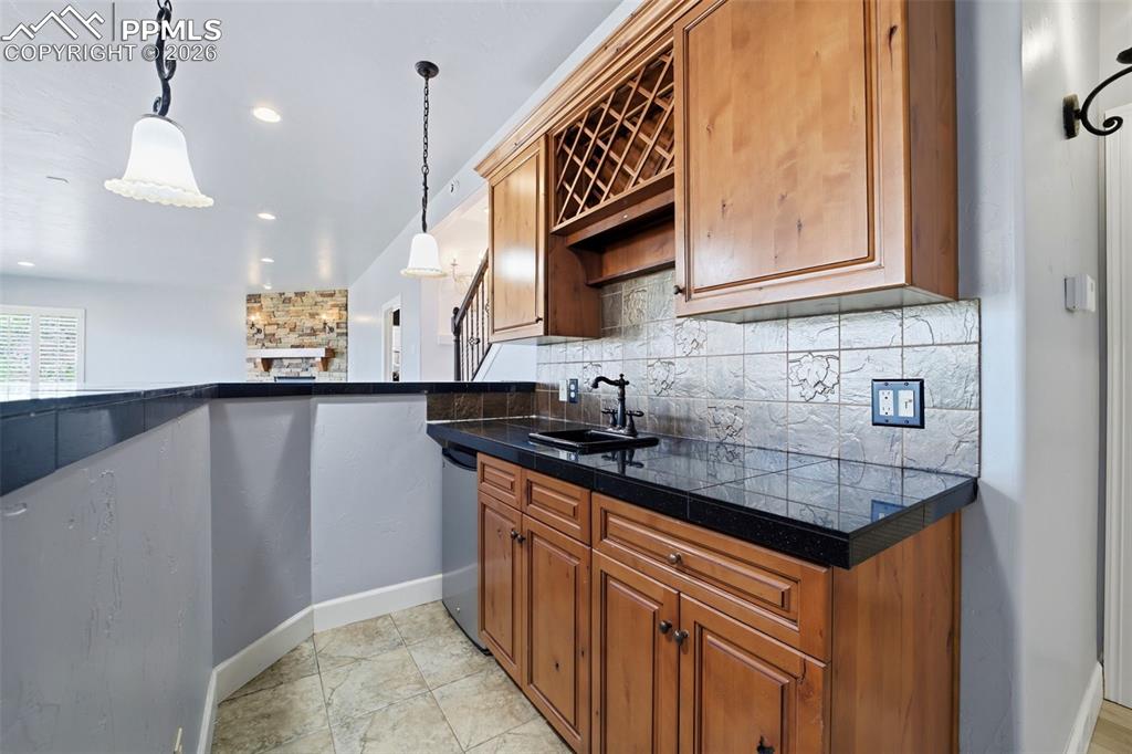 Image 40 of 49: Kitchen