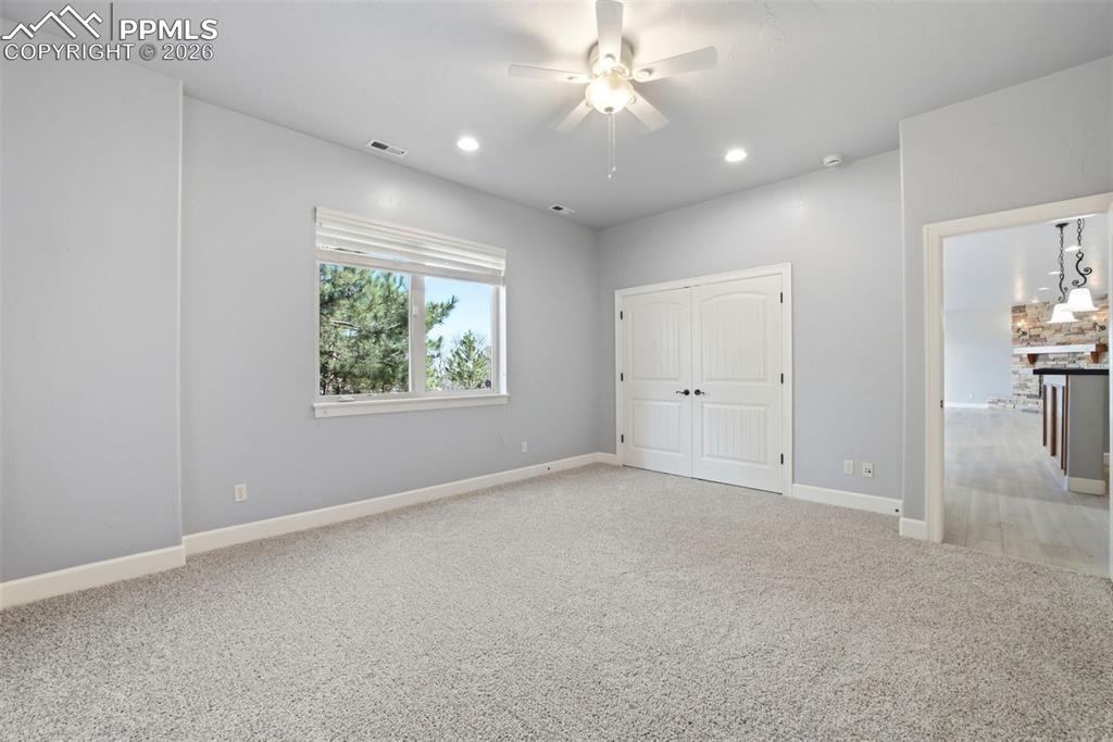 Image 41 of 49: Bedroom