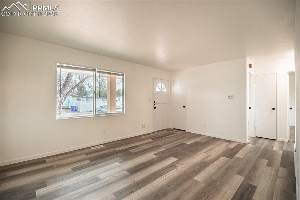 Image 10 of 31: Entry