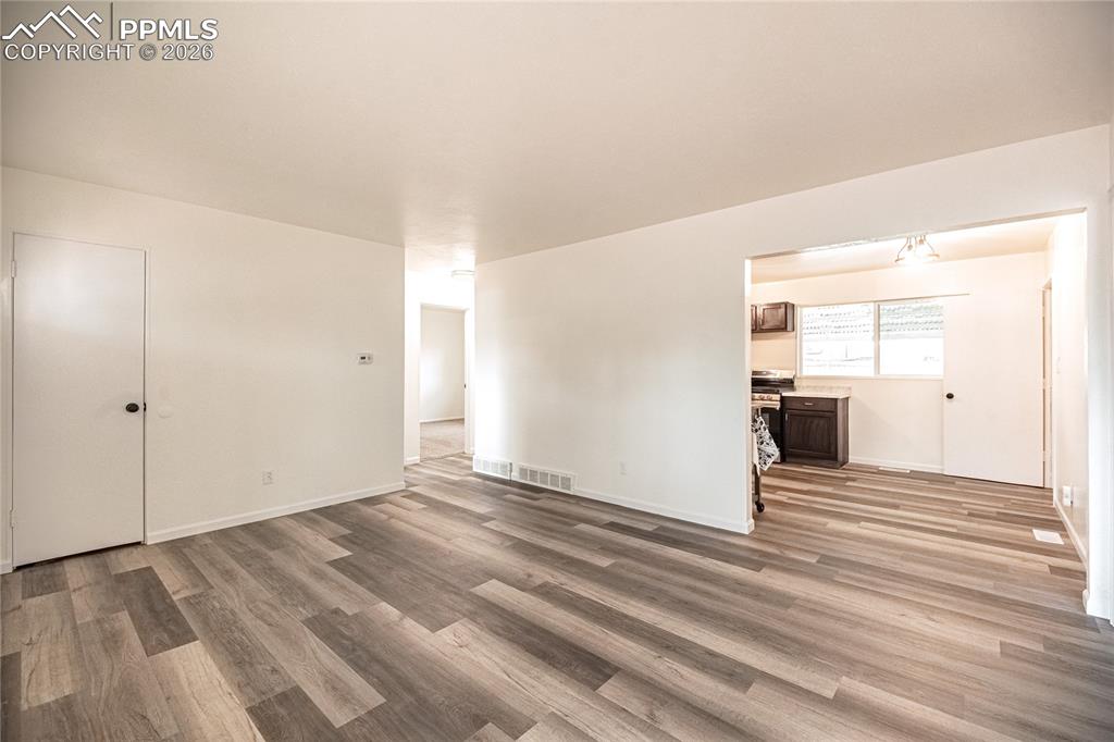 Image 11 of 31: Living Room