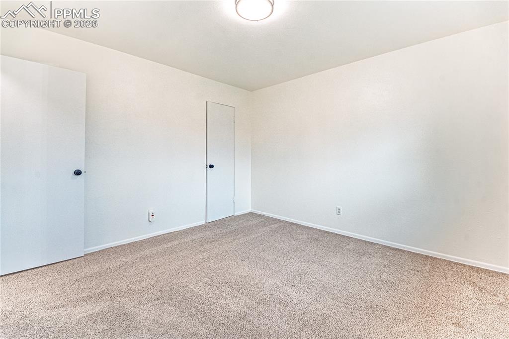 Image 21 of 31: Bedroom