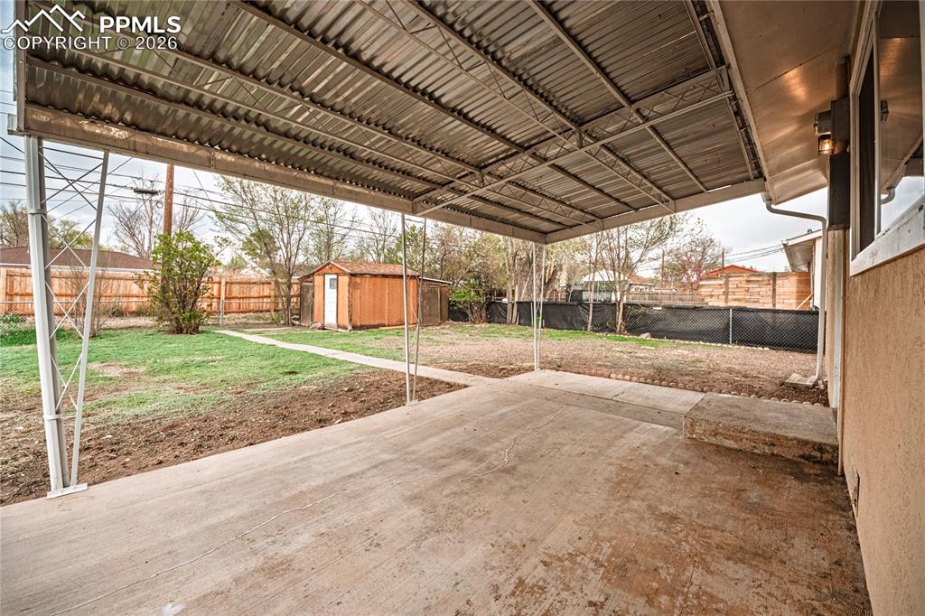 Image 27 of 31: Patio