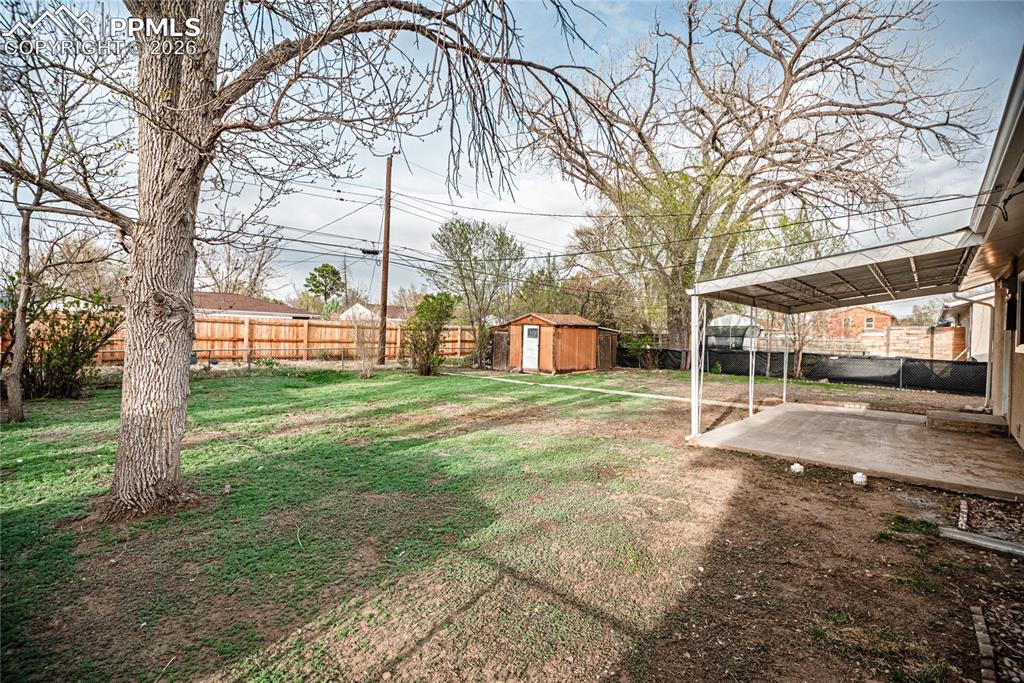 Image 28 of 31: Yard