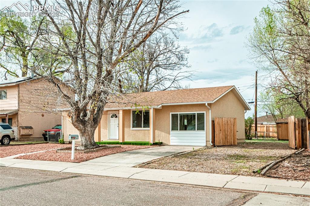 Image 3 of 31: Front of Structure