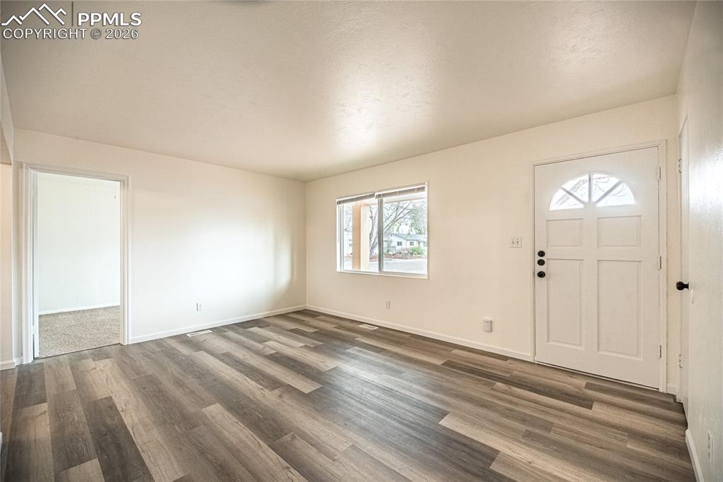 Image 9 of 31: Entry