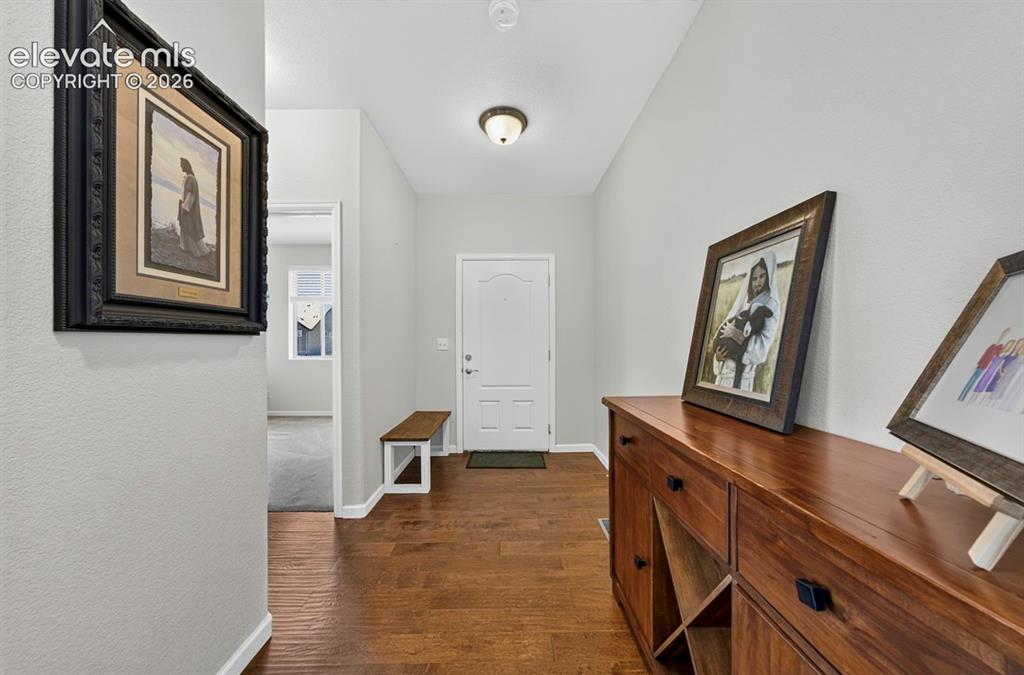 Image 4 of 23: Hallway enrty