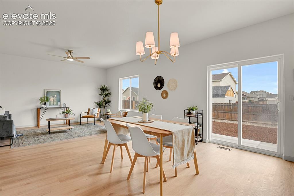 Image 13 of 38: Dining Area