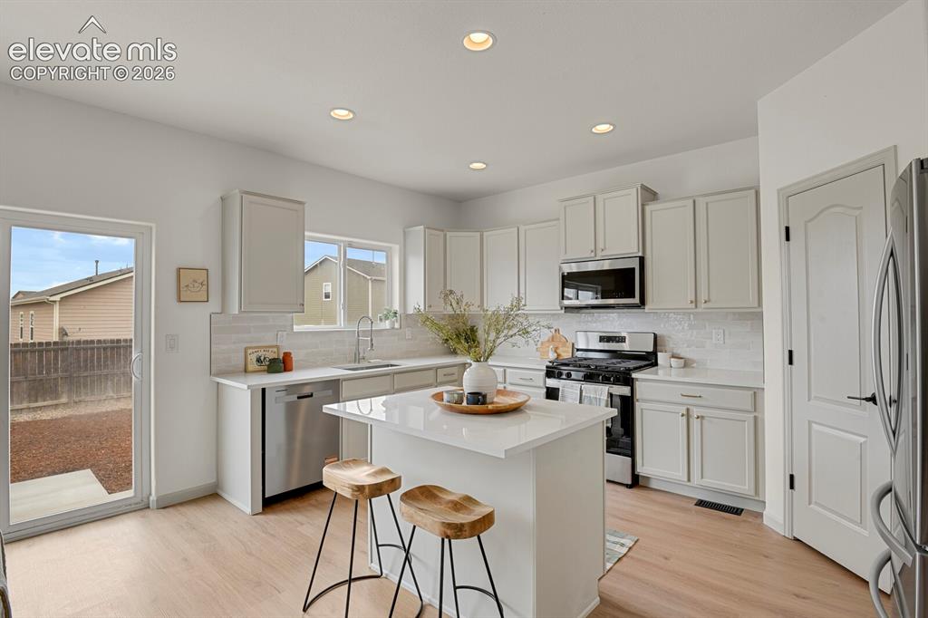 Image 15 of 38: Kitchen