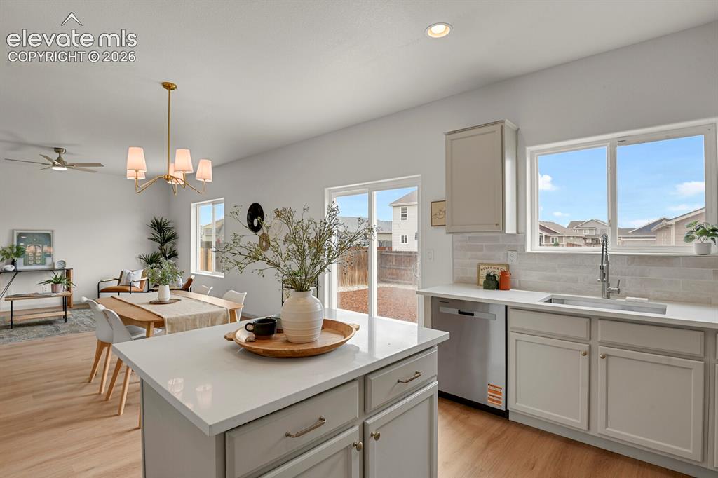 Image 18 of 38: Kitchen