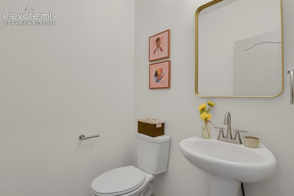 Image 8 of 38: Bathroom