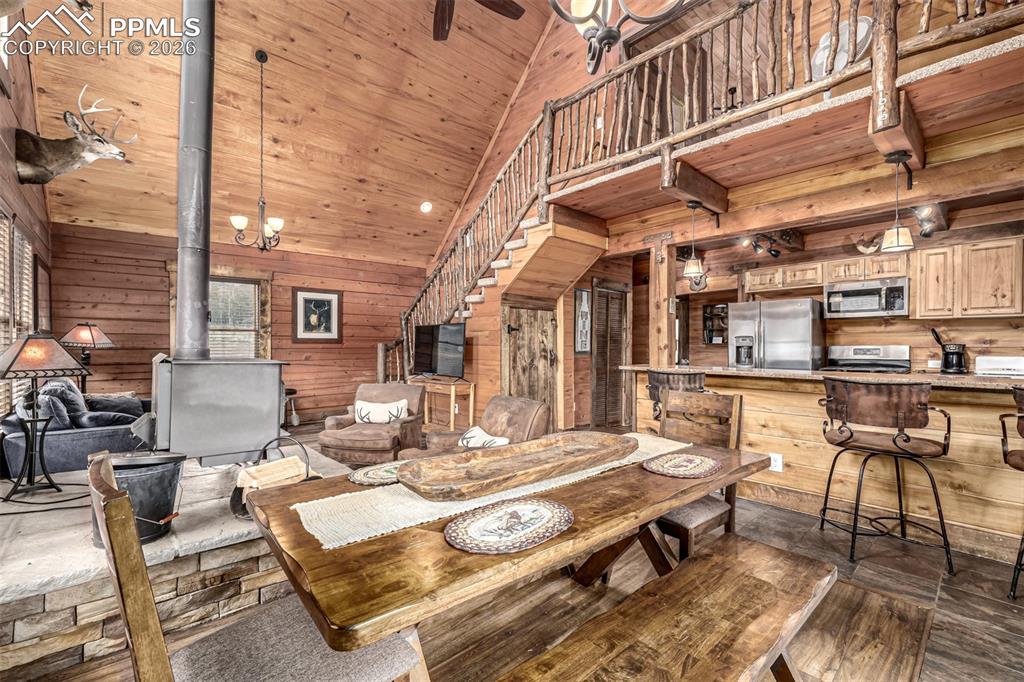 Image 12 of 35: Dining Area