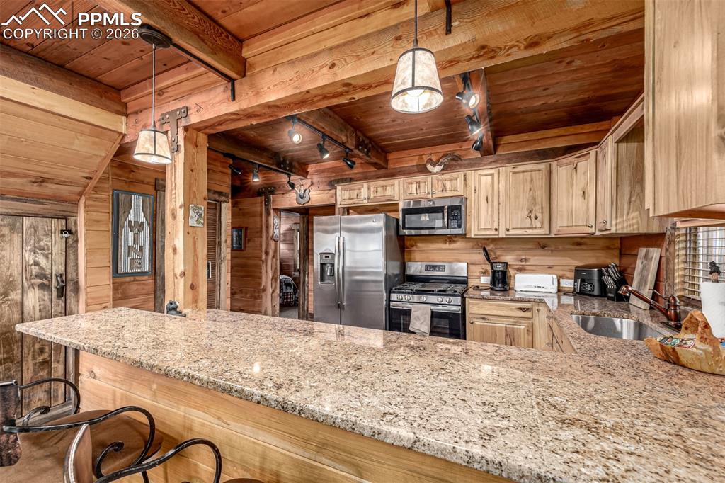 Image 13 of 35: Kitchen