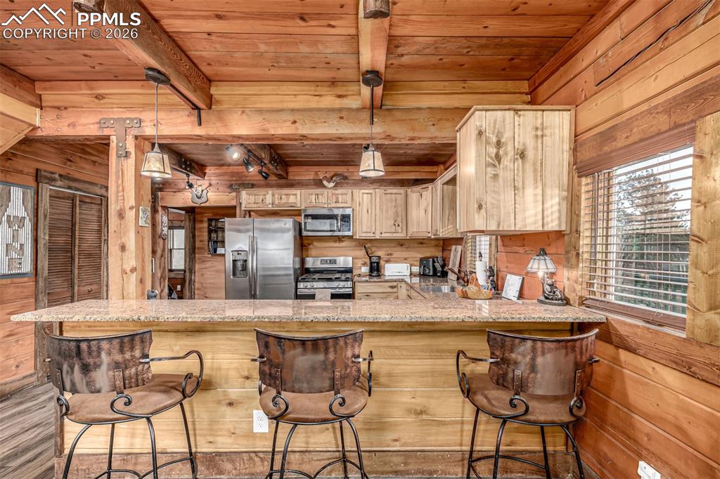 Image 14 of 35: Kitchen