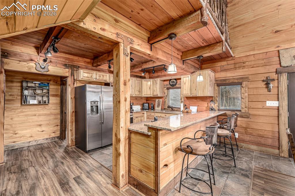 Image 15 of 35: Kitchen