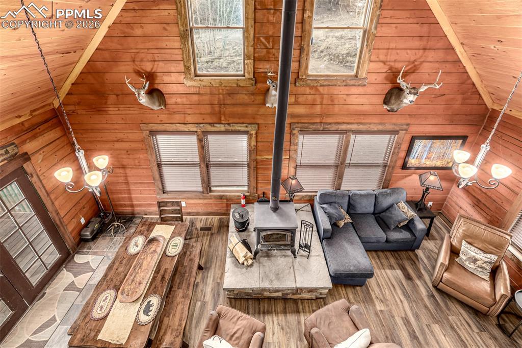 Image 20 of 35: Living Room