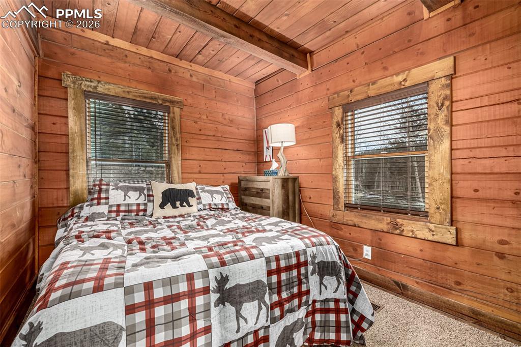 Image 26 of 35: Bedroom