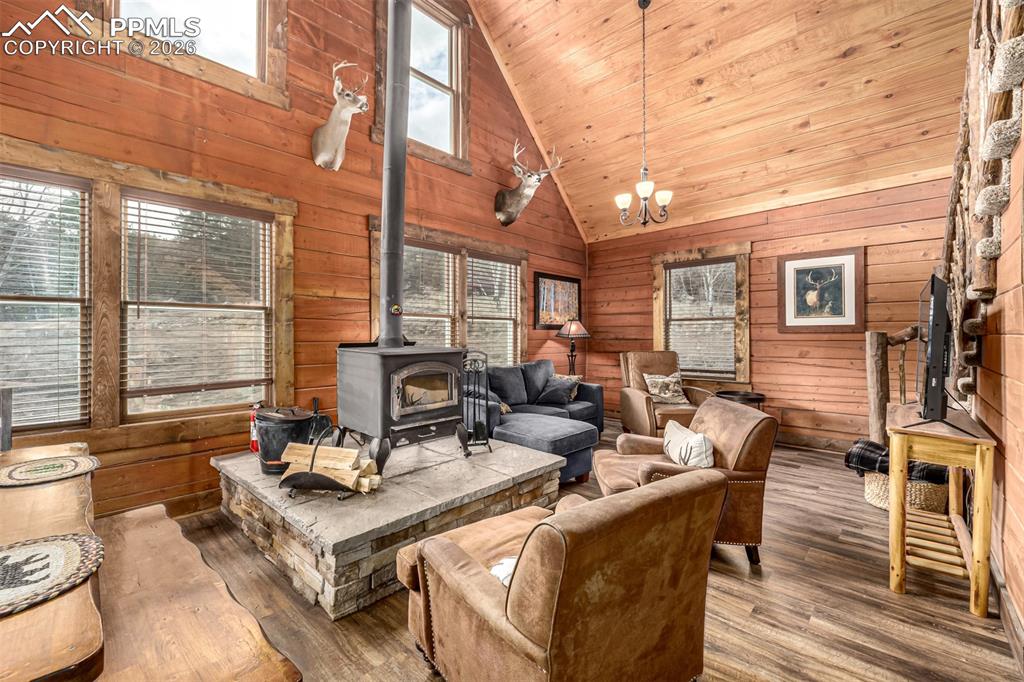 Image 6 of 35: Living Room