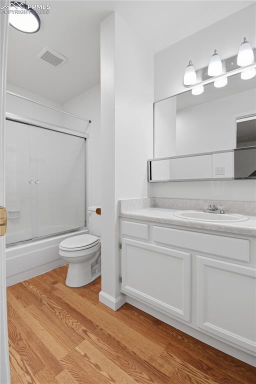 Image 22 of 29: Bathroom