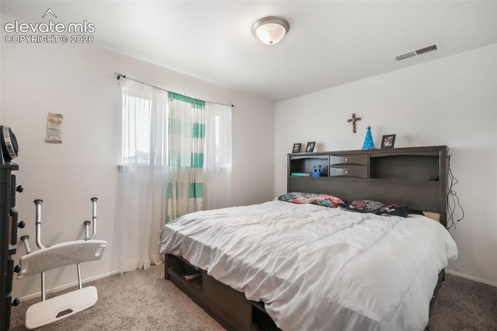 Image 15 of 50: Bedroom
