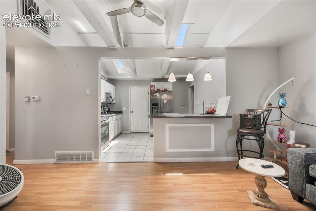 Image 8 of 50: Kitchen