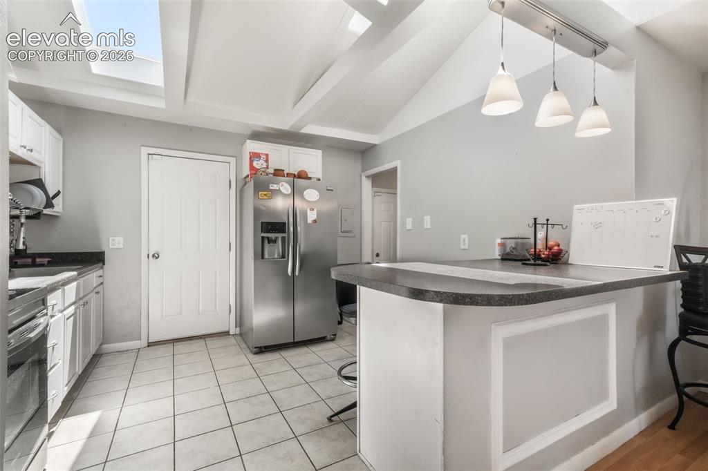Image 9 of 50: Kitchen