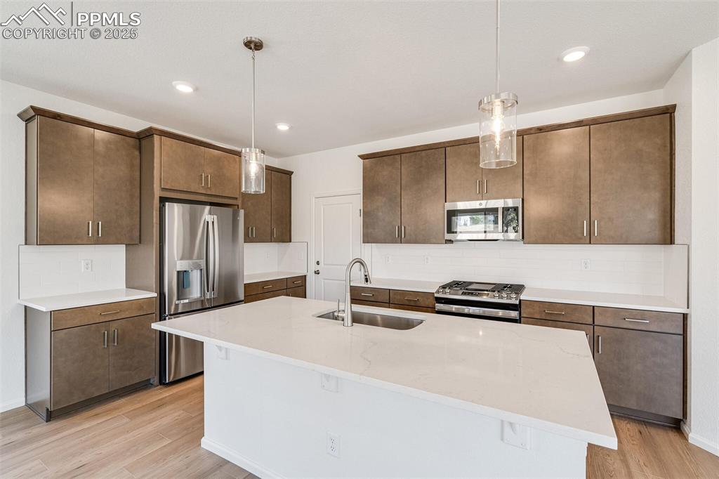 Image 13 of 36: Kitchen